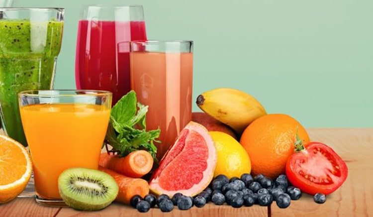 Bổ sung vitamin cho bé với hoa quả và nước ép